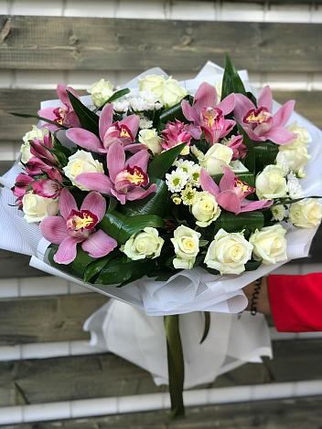 Букет цветов из: Розы и Хризантемы в Павловске Алтайского края