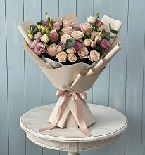 Букет цветов из:  Розы и Лизиантусы в Павловске Алтайского края