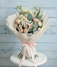 Букет цветов из:  Розы и Лизиантусы в Павловске Алтайского края