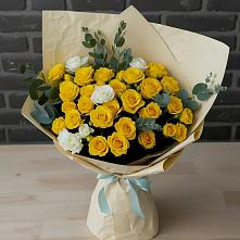 Букет цветов из:  Розы в Павловске Алтайского края