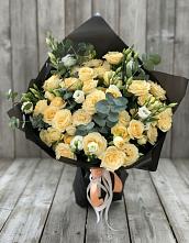 Букет цветов из:  Розы и Лизиантусы в Павловске Алтайского края