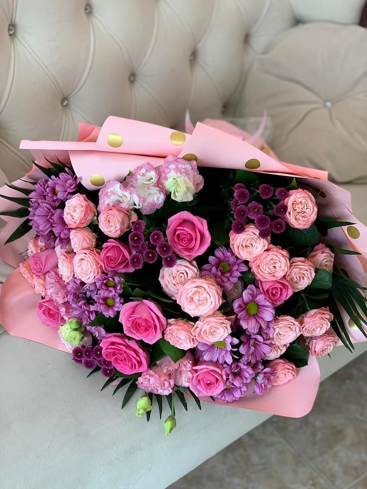 Букет цветов из: Хризантемы, Розы и Лизиантусы в Павловске Алтайского края