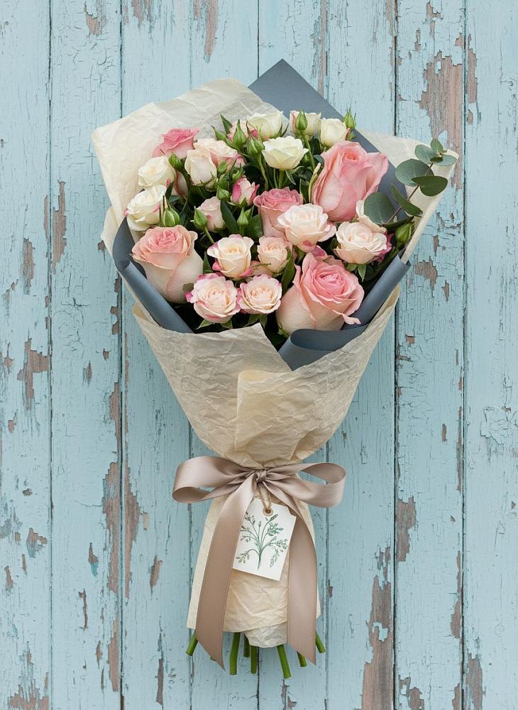 Букет цветов из: Розы в Павловске Алтайского края