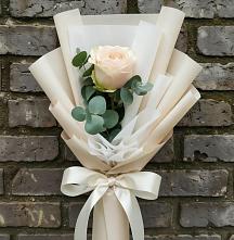 Букет цветов из:  Розы в Павловске Алтайского края