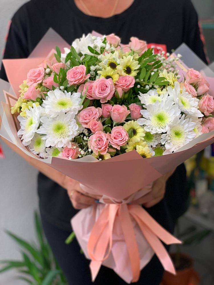 Букет цветов из: Розы и Хризантемы в Павловске Алтайского края
