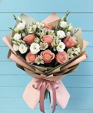 Букет цветов из:  Розы, Альстромерии и Лизиантусы в Павловске Алтайского края