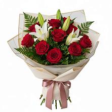 Букет цветов из:  Лилии и Розы в Павловске Алтайского края