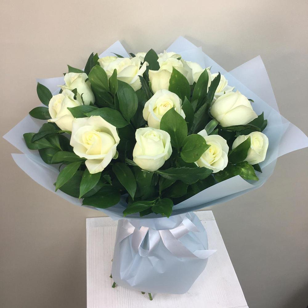 Букет 15 Белых роз Проуд в Павловске Алтайского края