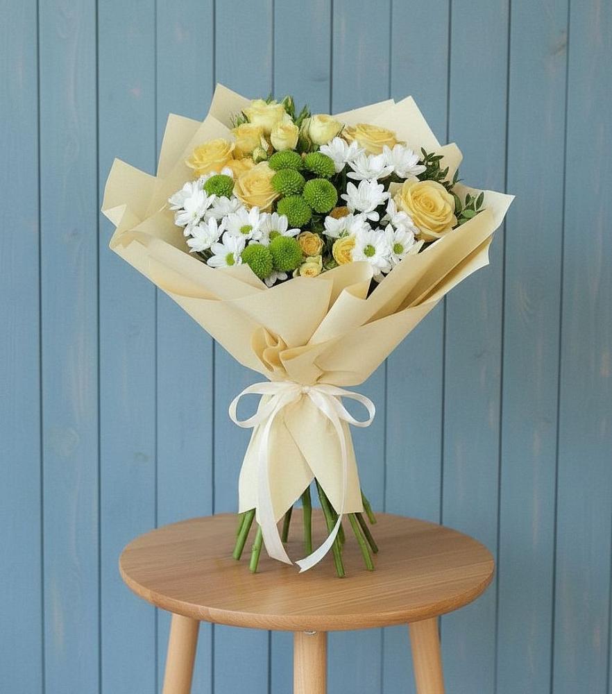 Букет цветов из: Хризантемы и Розы в Павловске Алтайского края