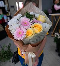 Букет цветов из:  Герберы, Розы и Хризантемы в Павловске Алтайского края