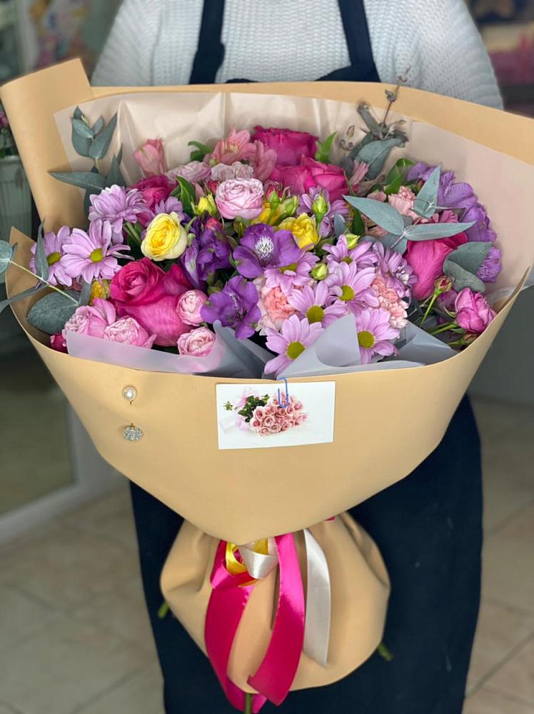 Букет цветов из: Хризантемы, Гвоздики и Альстромерии в Павловске Алтайского края