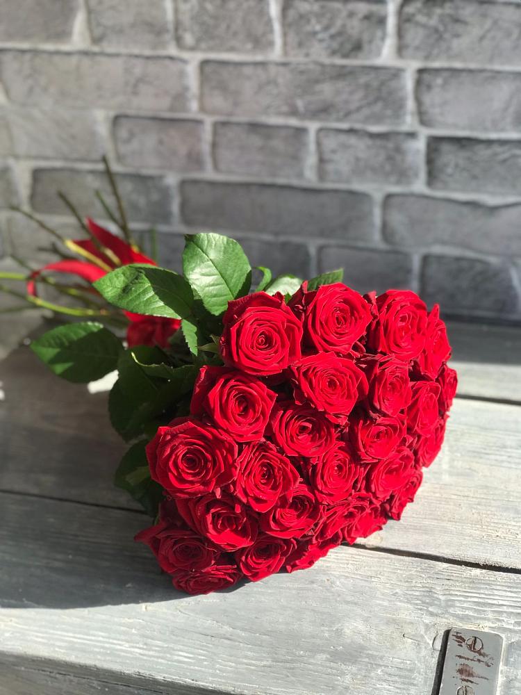Букет Красные розы Фридом в Павловске Алтайского края