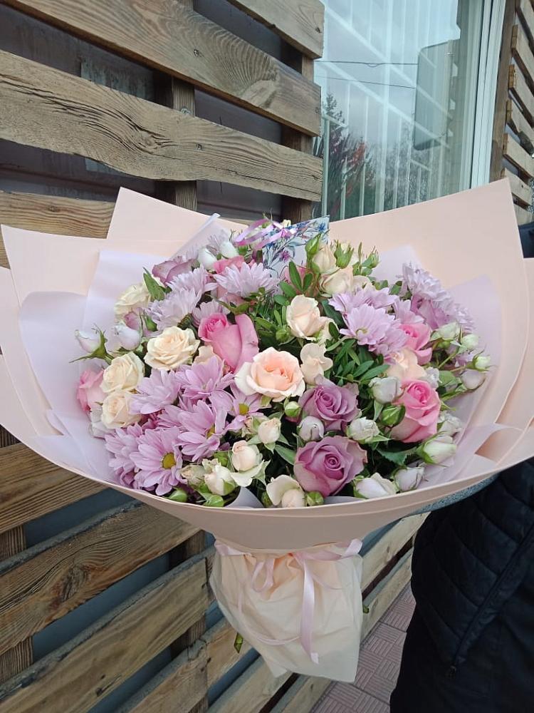 Букет цветов из: Розы и Хризантемы в Павловске Алтайского края