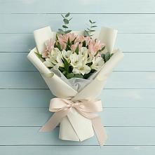 Букет цветов из:  Альстромерии в Павловске Алтайского края