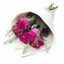 Букет цветов из:  Розы в Павловске Алтайского края