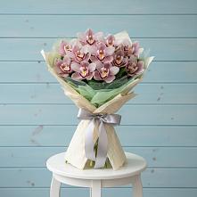 Букет цветов из:  Орхидеи и Розы в Павловске Алтайского края