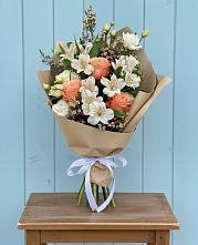 Букет цветов из:  Альстромерии, Лизиантусы, Розы и Хризантемы #REPLACE_PRED# Павловске Алтайского края