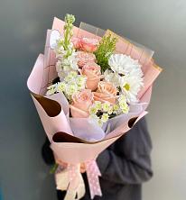 Букет цветов из:  Хризантемы и Розы в Павловске Алтайского края
