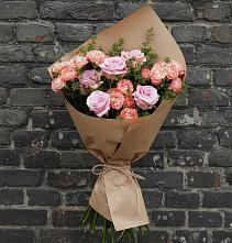 Букет цветов из:  Розы в Павловске Алтайского края