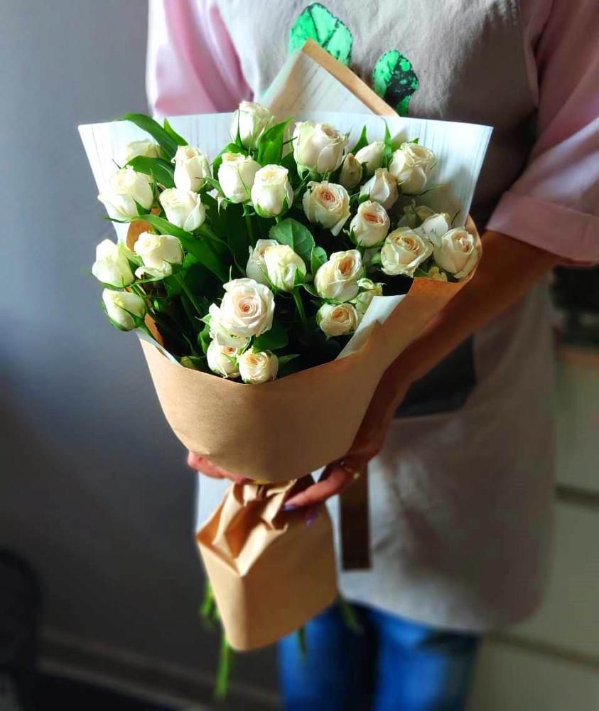 Букет цветов из: Розы в Павловске Алтайского края