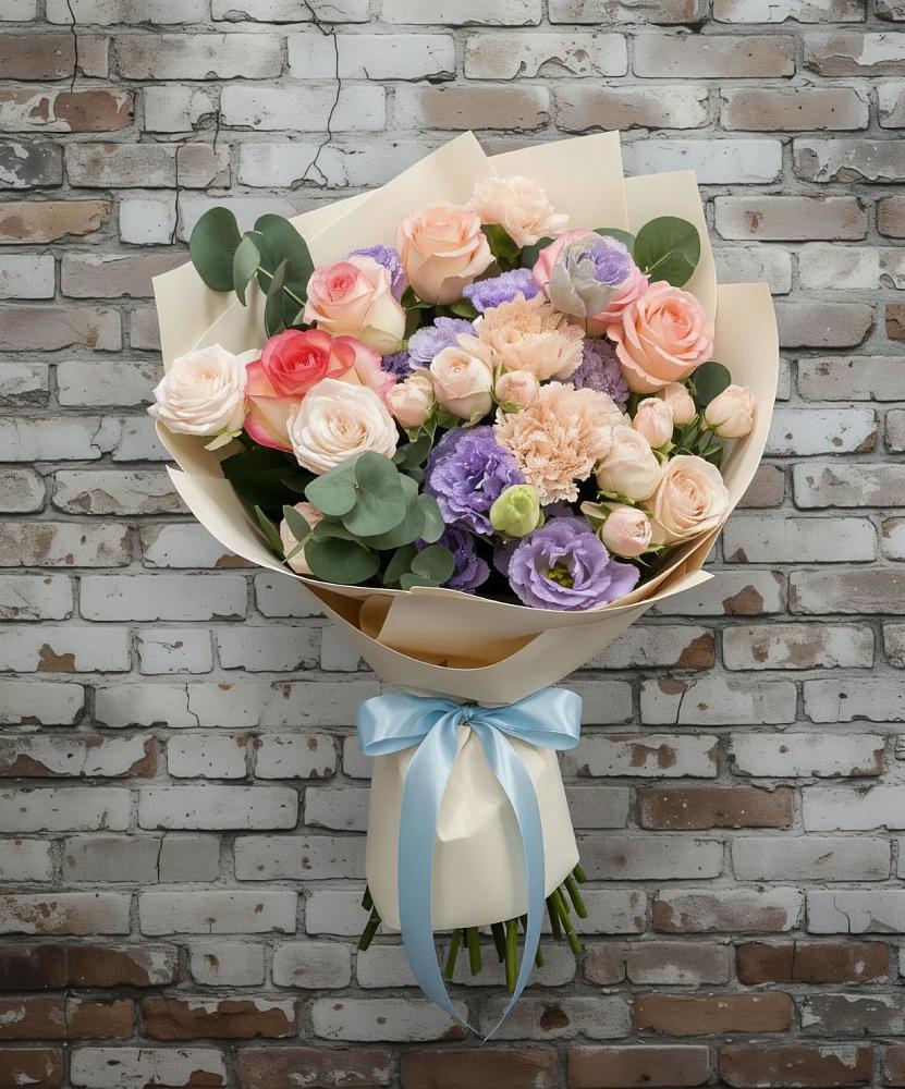 Букет цветов из: Розы, Лизиантусы и Гвоздики в Павловске Алтайского края