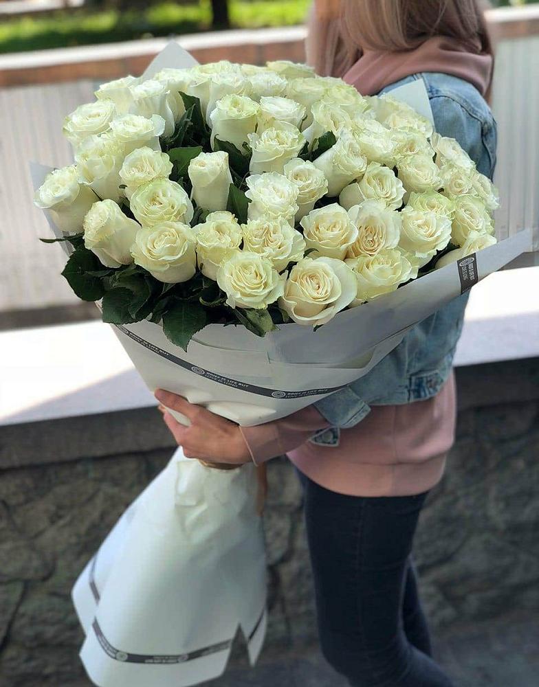 35 Белых роз в Павловске Алтайского края Букет 35 Белых роз в Павловске Алтайского края