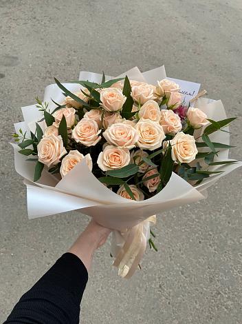 Букет Кремовые розы Латте в Павловске Алтайского края