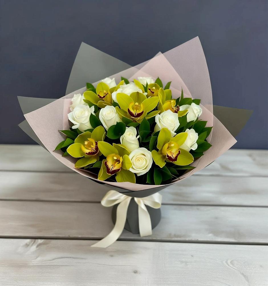 Букет цветов из: Орхидеи и Розы в Павловске Алтайского края