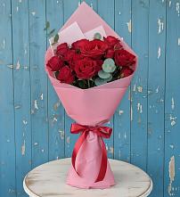 Букет цветов из:  Розы в Павловске Алтайского края