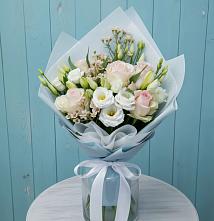 Букет цветов из:  Розы и Лизиантусы в Павловске Алтайского края