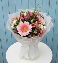 Букет цветов из:  Герберы, Альстромерии и Лизиантусы в Павловске Алтайского края