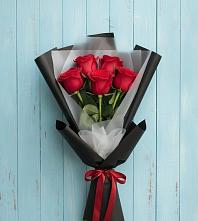 Букет цветов из:  Розы в Павловске Алтайского края