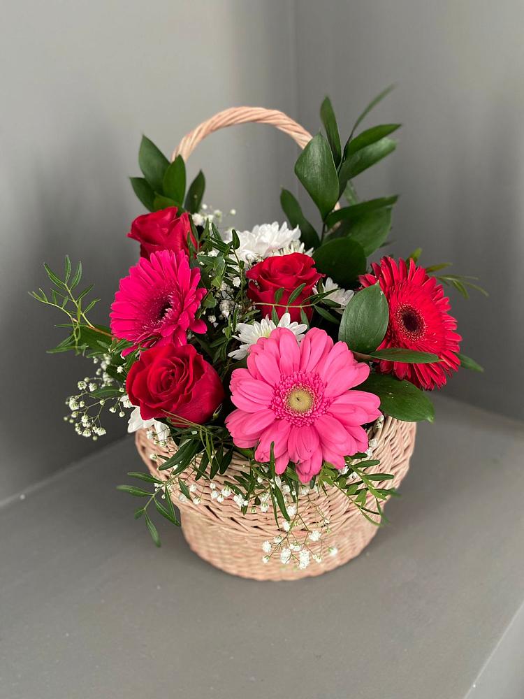 Цветочная композиция из Розы, Хризантемы и Герберы в корзине в Павловске Алтайского края