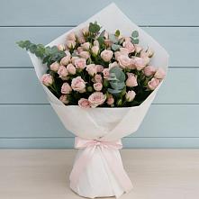 Букет цветов из:  Розы в Павловске Алтайского края