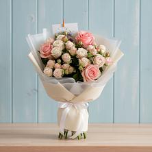 Букет цветов из:  Розы в Павловске Алтайского края