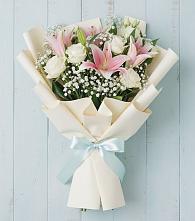 Букет цветов из:  Лилии в Павловске Алтайского края