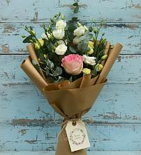 Букет цветов из:  Розы и Лизиантусы в Павловске Алтайского края