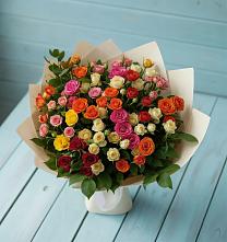 Букет Микс из разноцветных кустовых роз в Павловске Алтайского края