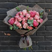 Букет цветов из:  Розы в Павловске Алтайского края